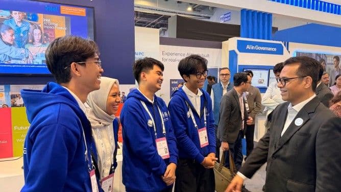 wamenkomdigi_jajaki_kerja_sama_semikonduktor_dan_ai_di_india