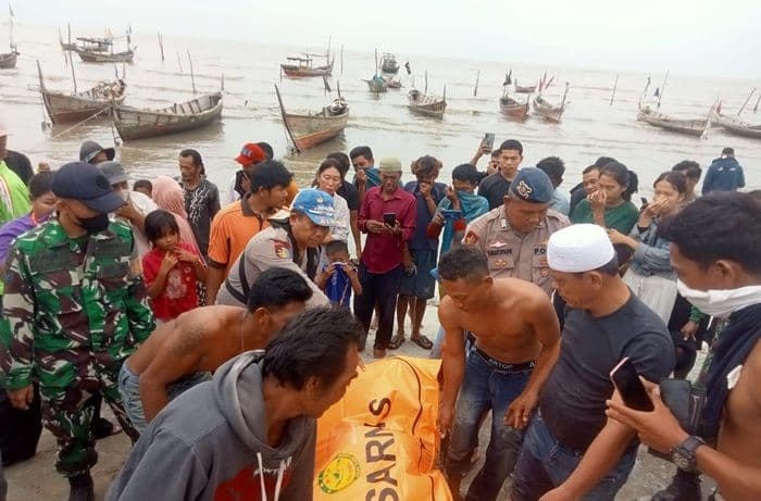 nelayan_asal_deli_serdang_meninggal_disambar_petir_ditemukan_di_perairan_sergai