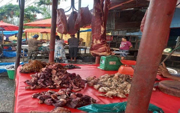 hari_kedua_lebaran_penjualan_ayam_dan_daging_di_medan_anjlok_pasar_masih_sepi