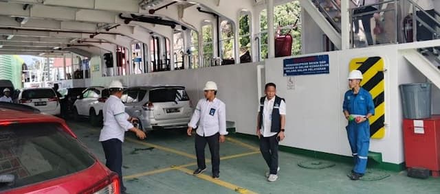 libur_lebaran_2026_penyeberangan_ajibataambarita_ramai_tapi_lancar_wisata_danau_toba_menggeliat