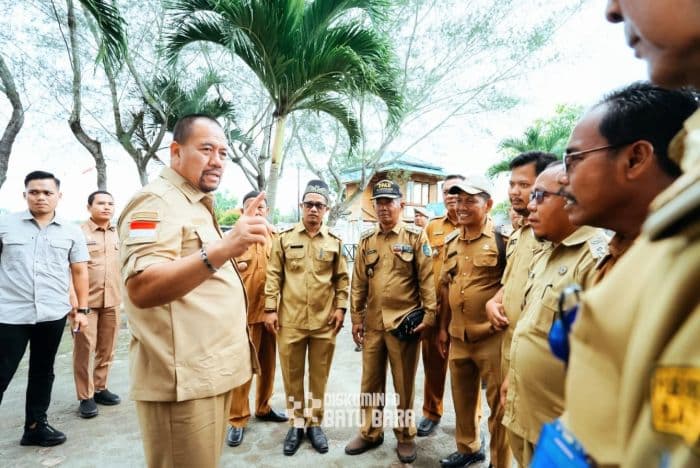 bupati_batu_bara_mulai_berkantor_di_kecamatan_luncurkan_program_berlayar