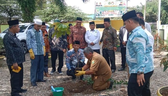 kemenag_palas_laksanakan_program_penanaman_1_juta_pohon_matoa