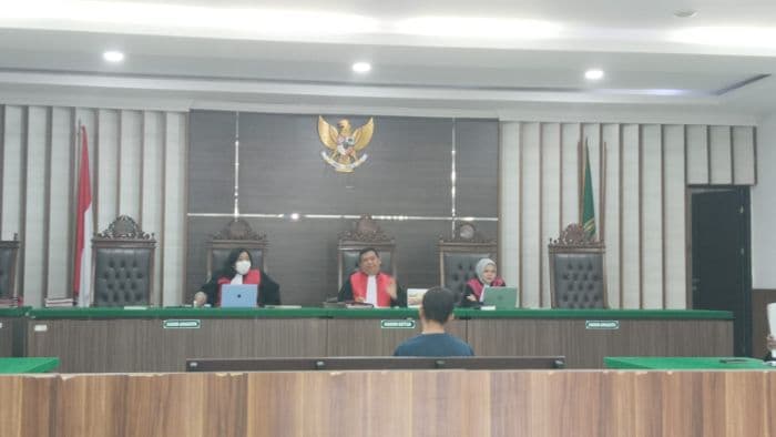 sidang_perdana_kasus_pembunuhan_siswi_dalam_karung_digelar_di_pn_sei_rampah