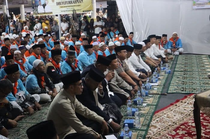 353_jemaah_haji_langkat_kloter_2_dilepas_suasana_haru_iringi_keberangkatan_ke_tanah_suci