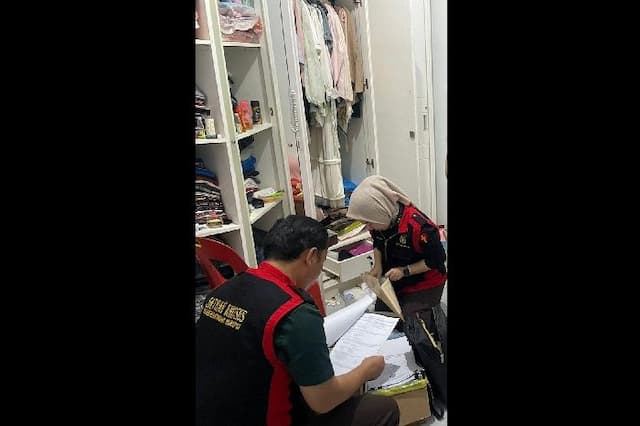 geledah_rumah_tersangka_korupsi_di_binjai_kejari_sita_13_dokumen_penting