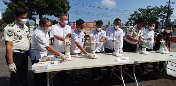 kejari_binjai_musnahkan_barang_bukti_41_perkara_didominasi_narkotikasabu_hingga_ekstasi_ikut_dimusnahkan