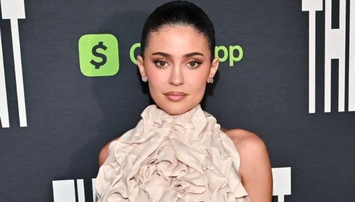 kylie_jenner_digugat_mantan_art_dituding_abaikan_bullying_dan_diskriminasi