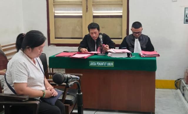 terdakwa_kasus_pemalsuan_dokumen_pt_avrist_assurance_dituntut_setahun_penjara_