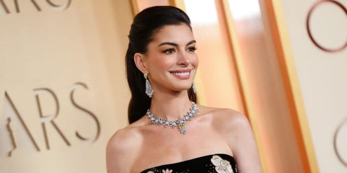 viral_anne_hathaway_ucapkan_insyaallah_saat_wawancara