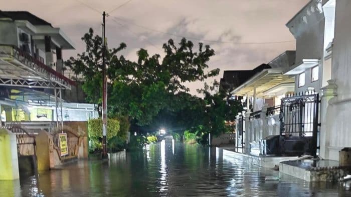 diguyur_hujan_deras_medan_dikepung_banjir_