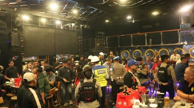 54_personel_gabungan_polda_sumut_razia_tempat_hiburan_malam_di_medan