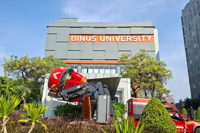 kebakaran_di_binus_anggrek_jakbar_asap_tebal_penuhi_area_kampus