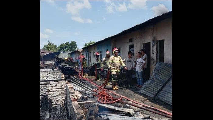 kebakaran_hebat_di_marindal_i_7_rumah_hangus_deli_serdang