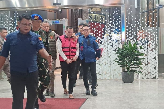kejagung_tahan_owner_pt_qss_dalam_kasus_korupsi_iup_bauksit_di_kalbar