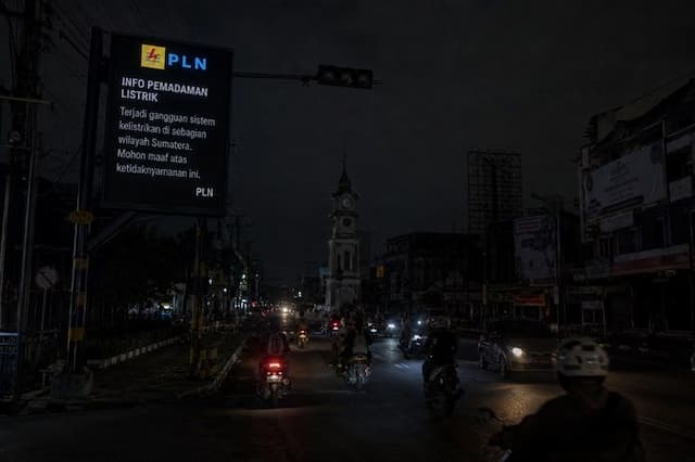 mati_lampu_hari_ini_blackout_besar_lumpuhkan_sejumlah_wilayah_ini_penyebab_dan_penjelasan_pln