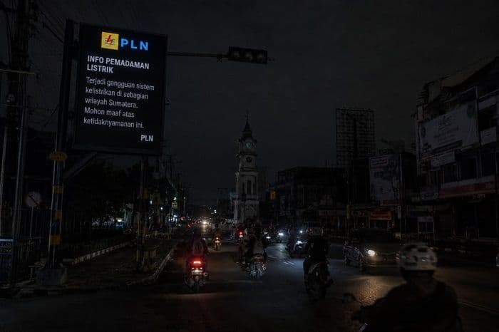 mati_lampu_hari_ini_blackout_besar_lumpuhkan_sejumlah_wilayah_ini_penyebab_dan_penjelasan_pln