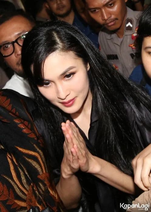 perhiasan_sandra_dewi_ludes_terjual_dilelang_kejaksaan