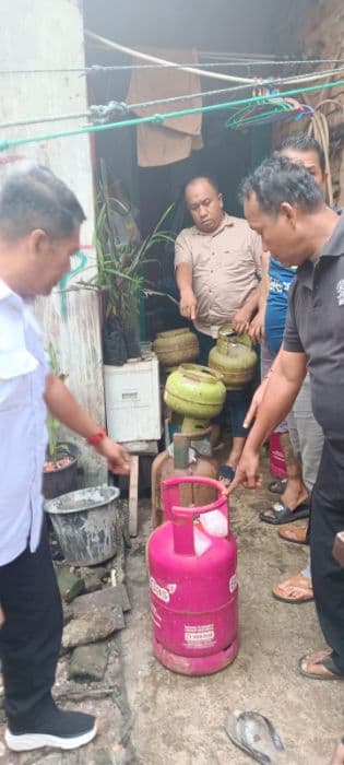 polsek_binjai_kota_bongkar_dugaan_pengoplosan_gas_lpg_subsidi_puluhan_tabung_diamankan