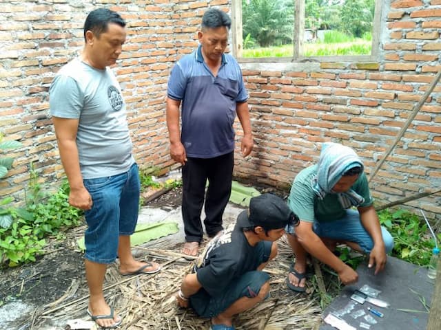 polsek_secanggang_tangkap_pria_saat_transaksi_sabu_di_rumah_kosong_di_langkat