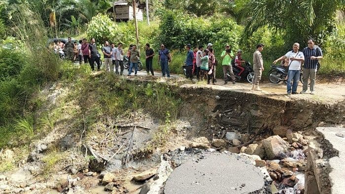 rp9_miliar_digelontorkan_untuk_jalan_taptengtaput_masinton_sebut_anggaran_masih_kurang