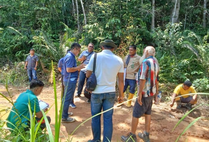 sidang_lapangan_sengketa_lahan_di_kolang_tapteng_hakim_bingung_penggugat_tak_tau_objek_perkara