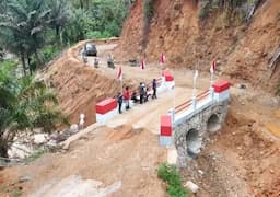 jembatan_penghubung_desa_sait_kalangan_ii_tapteng_rampung_dibangun_warga_tak_terisolasi_lagi