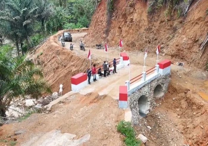 jembatan_penghubung_desa_sait_kalangan_ii_tapteng_rampung_dibangun_warga_tak_terisolasi_lagi