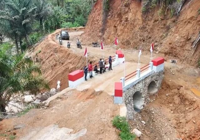 jembatan_penghubung_desa_sait_kalangan_ii_tapteng_rampung_dibangun_warga_tak_terisolasi_lagi