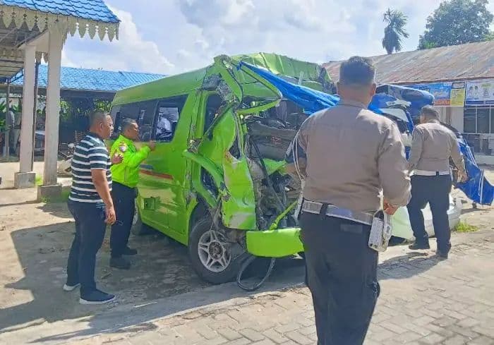 korban_meninggal_tabrakan_bus_travel_di_tol_lima_puluhindrapura_bertambah_menjadi_tujuh_orang