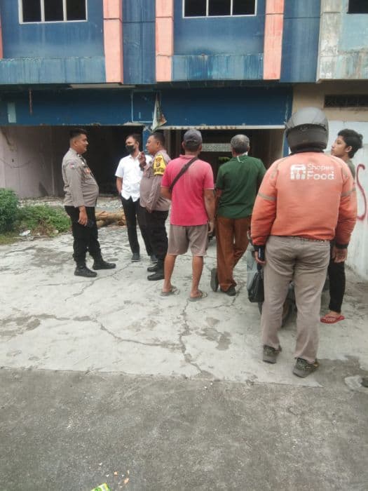 pria_tanpa_identitas_ditemukan_tewas_tergantung_di_bangunan_kosong_di_medan_barat