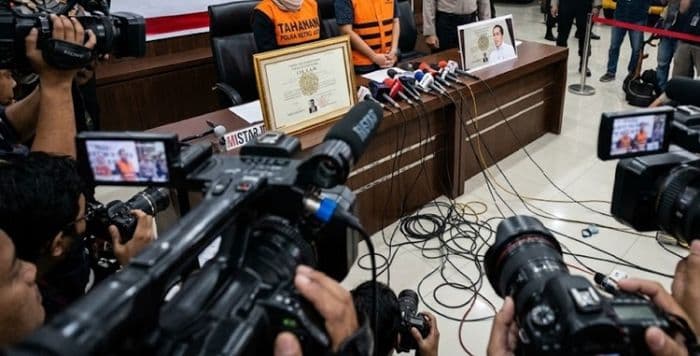 roy_suryo_dan_dr_tifa_ditahan_dari_polemik_ijazah_jokowi_hingga_babak_baru_di_meja_hijau