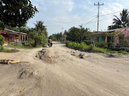 terisolasi_karena_jalan_rusak_warga_hutabayu_raja_kecewa_pada_pemkab_simalungun