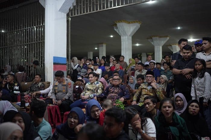 bupati_fery_tutup_pameran_pembangunan_hut_ke18_labusel_puluhan_ribu_warga_padati_sbbk_meski_diguyur_hujan