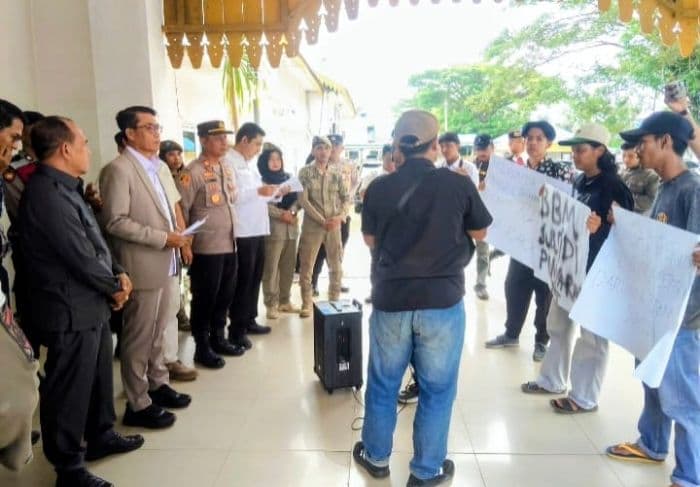 ketua_dprd_batu_bara_janji_panggil_seluruh_pengusaha_spbu_terkait_bbm_subsidi