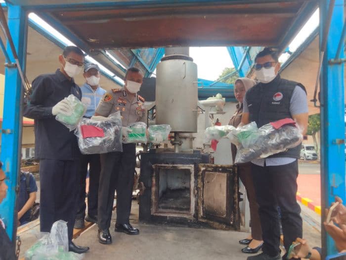 polres_asahan_musnahkan_87_kilogram_sabu_dan_772_cartridge_vape_etomidate