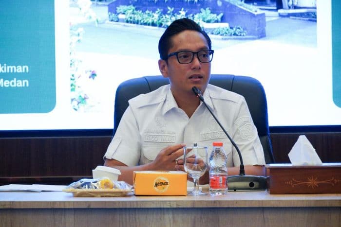 rico_waas_ingatkan_dinas_pkpcktr_jangan_hambat_pengurusan_pbg_demi_keuntungan_pribadi