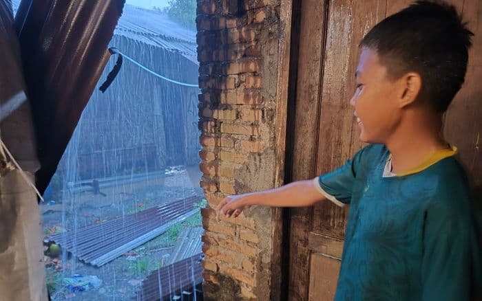 diterjang_hujan_angin_atap_rumah_warga_di_kebun_lada_binjai_beterbangan_
