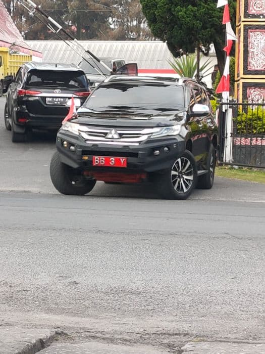 mobil_dinas_ketua_dprd_dairi_dijual_tanpa_lelang_masih_pakai_plat_merah