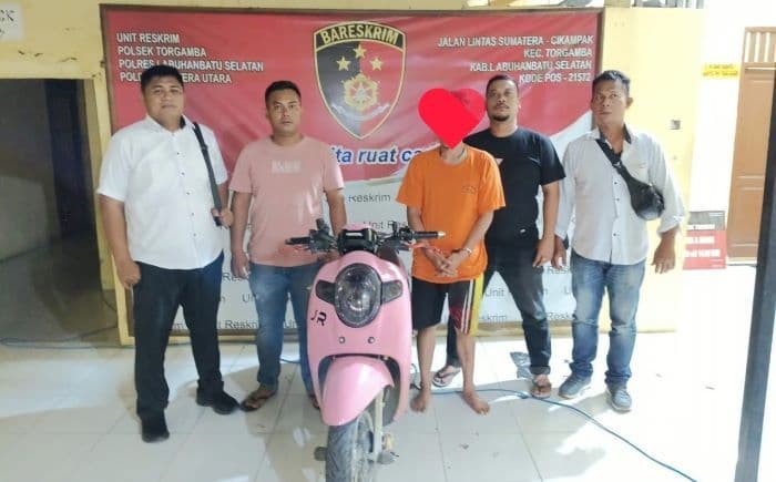 polsek_torgamba_ringkus_pelaku_curanmor_yang_beraksi_di_rumah_pegawai_bumn_