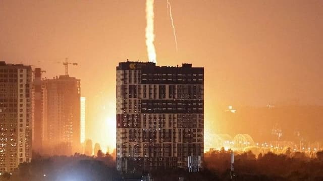 drone_rusia_hantam_pusat_perbelanjaan_di_ukraina_16_orang_tewas