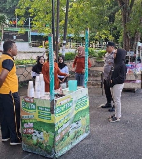 dua_pedagang_cekcok_di_taman_bunga_tebing_tinggi_gegara_nenek_menunggu_bus