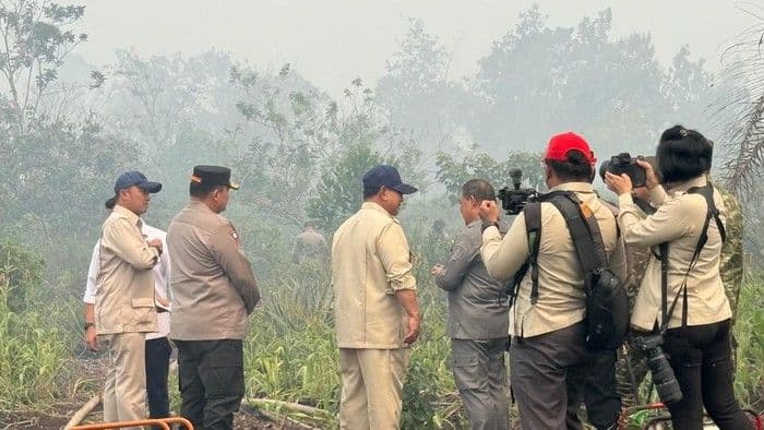 prabowo_cek_langsung_penanganan_karhutla_di_kubu_raya_198_titik_api_terdeteksi