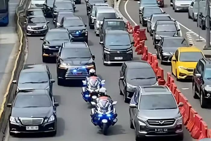 gerakan_stop_tot_tot_wuk_wuk_sukses_jalan_gatot_subroto_bebas_sirene_pejabat