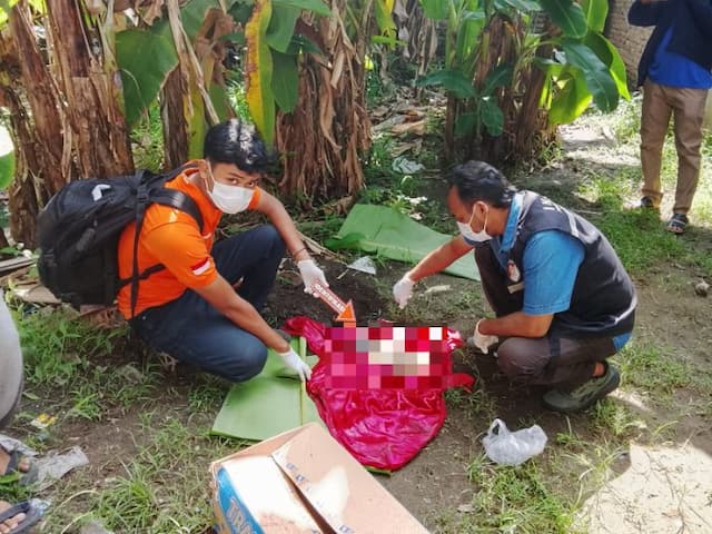 bayi_di_tembung_ternyata_sudah_dikubur_saat_ditemukan_ada_pasangan_terlihat_di_lokasi