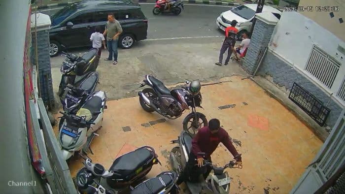 oknum_tni_ad_larikan_sepeda_motor_pekerja_rumah_makan_di_medan