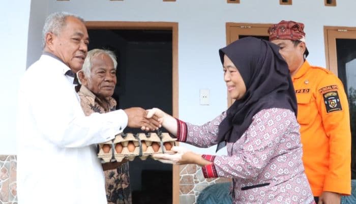 pemkab_simalungun_salurkan_bantuan_bagi_korban_angin_puting_beliung_di_nagori_karang_rejo