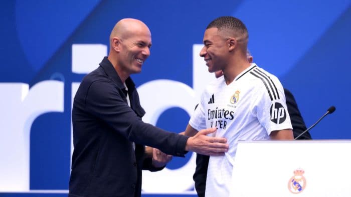 zinedine_zidane_latih_timnas_prancis_kylian_mbappe_seperti_adegan_film