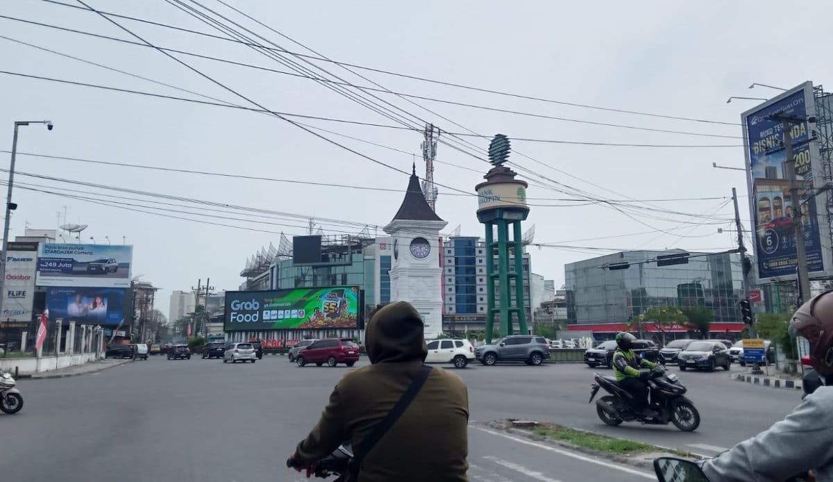 asap_karhutla_kembali_selimuti_sumut_jarak_pandang_turun_hingga_1_km_