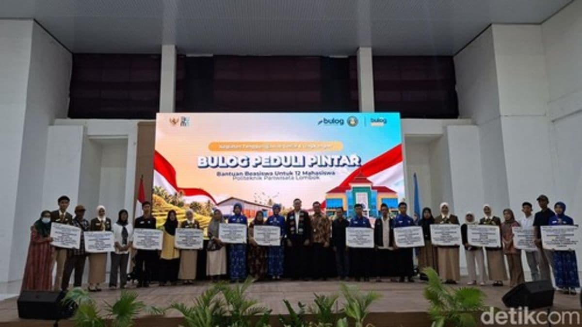 bulog_beri_beasiswa_rp2532_juta_kepada_12_anak_petani_di_poltekpar_lombok