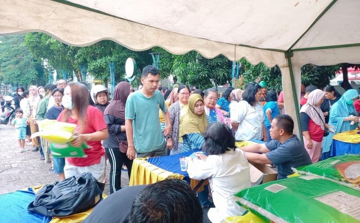 hari_pangan_sedunia_bulog_sumut_gelar_gerakan_pangan_murah_di_30_titik